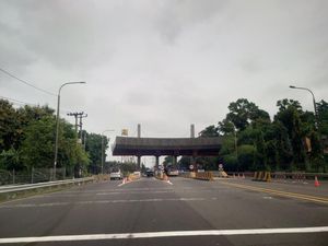 1,1 Juta Kendaraan Melintas di Tol Merak hingga H-5 Lebaran 1,1 Juta Kendaraan Melintas di Tol Merak hingga H-5 Lebaran