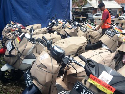Ribuan Paket Sepeda Motor Gratis KAI Tiba di Tegal