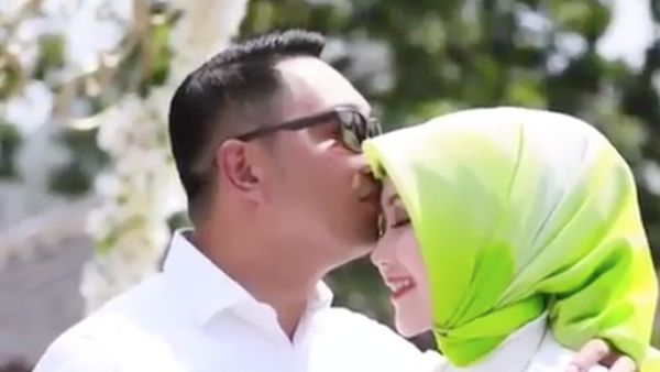 7 Foto Romantis Ridwan Kamil Bareng Istri yang Kerap Bikin Ikutan Baper