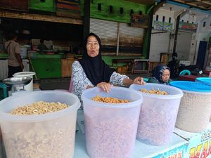 Seafood Krispi, Tumpuan Hidup Ade hingga Jadi Oleh-oleh Pangandaran Seafood Krispi, Tumpuan Hidup Ade hingga Jadi Oleh-oleh Pangandaran