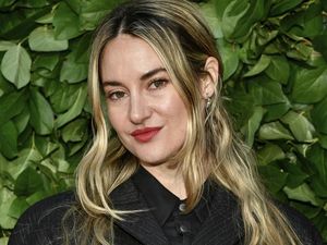 Shailene Woodley Kepergok Mesra dengan Lucas Bravo, Bintang Emily In Paris Shailene Woodley Kepergok Mesra dengan Lucas Bravo, Bintang Emily In Paris