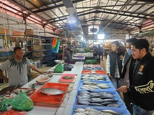 Polisi Sidak Pasar di Batam Pastikan Harga-Stok Bapok Stabil Jelang Lebaran Polisi Sidak Pasar di Batam Pastikan Harga-Stok Bapok Stabil Jelang Lebaran