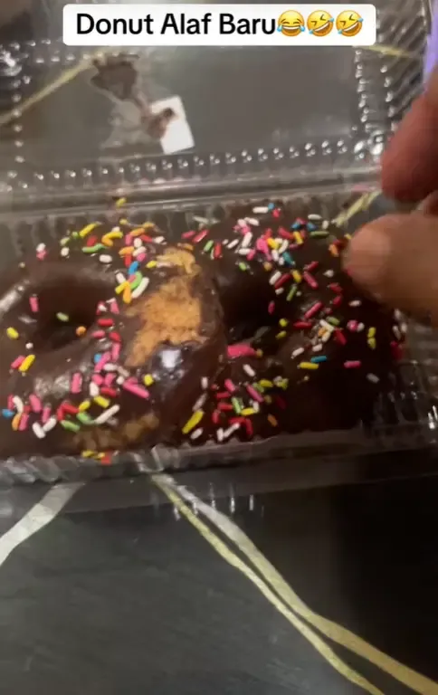 Tertipu! Pria Ini Beli Dua Donat Ternyata Isinya Cuma Satu