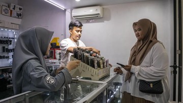 iPhone vs Android: Mana yang Lebih Cocok untuk Orang Tua?