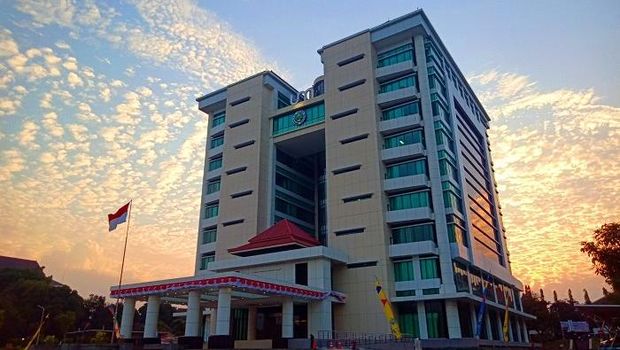 Source : Graha Rektorat Universitas Negeri Malang (UM)