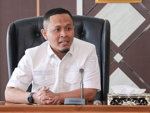 Jumat Berkah, Walkot Pekanbaru Tepati Janji Gaji Honorer Pemko Cair Hari Ini Jumat Berkah, Walkot Pekanbaru Tepati Janji Gaji Honorer Pemko Cair Hari Ini