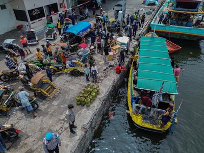 Warga Pulau Gili Ketapang Gelar Tradisi Toron Petolekoran