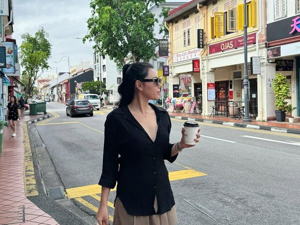 Potret Wendy Walters Ngopi Cantik hingga Makan di Gunung