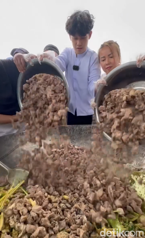 Willie Salim masak gulai dari 25 ekor kambing di Semarang