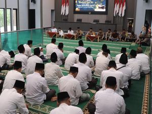 75 Huffaz Ikuti Khotmil Al-Quran di Polres Trenggalek 75 Huffaz Ikuti Khotmil Al-Quran di Polres Trenggalek