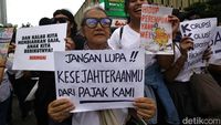Usai Mahasiswa, Giliran Emak-emak Gelar Aksi Tolak UU TNI