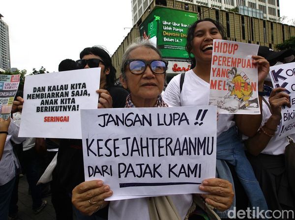 Usai Mahasiswa, Giliran Emak-emak Gelar Aksi Tolak UU TNI