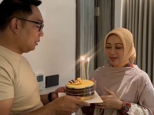 Atalia Praratya Jajan Bakso hingga Beri Kue Ultah ke Ridwan Kamil