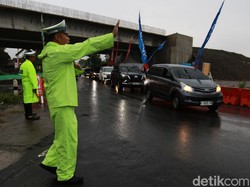 Tol Fungsional Tamanmartani Padat, Polisi Terapkan One Way di Jalur Masuk