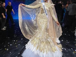 Dulu Wanita Berhijab Pertama di Miss Universe, Khadija Omar Kini Lepas Hijab Dulu Wanita Berhijab Pertama di Miss Universe, Khadija Omar Kini Lepas Hijab