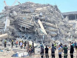 Dahsyatnya Efek Gempa Myanmar M 7,7 Bikin Gedung di Thailand Porak-poranda Dahsyatnya Efek Gempa Myanmar M 7,7 Bikin Gedung di Thailand Porak-poranda