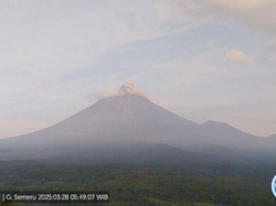 Gunung Semeru Erupsi 3 Kali Pagi Ini, Letusan Capai 400 Meter