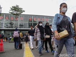 Video: Pantauan Arus Mudik di Stasiun Pasar Senen di Hari Lebaran