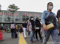 Video: Pantauan Arus Mudik di Stasiun Pasar Senen di Hari Lebaran
