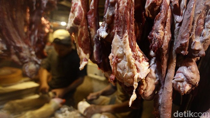 Harga daging hingga naik jelang Lebaran. Di Pasar Senen, Jakarta, harga daging sapi segar meraih Rp 140 ribu per kilogram.