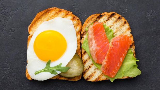 Banyak makanan olahan yang kita konsumsi mengandung mintak dari biji-bijian (seed oils) yang sangat kaya omega-6 sehingga tanpa sadar kita sering kelebihan omega-6. Maka dari itu, penting untuk memperbanyak asupan omega-3 sekaligus mengurangi omega-6.