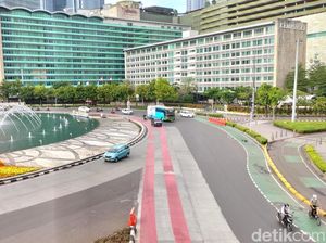 Video: H-3 Lebaran, Jalan Sudirman-Bundaran HI Terpantau Lengang Video: H-3 Lebaran, Jalan Sudirman-Bundaran HI Terpantau Lengang