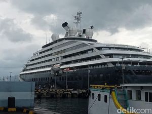 Kapal Pesiar Mewah Sambangi Flores Timur, Pariwisata Bergeliat Kapal Pesiar Mewah Sambangi Flores Timur, Pariwisata Bergeliat