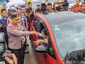 Pantau GT Kalikangkung, Kapolri Sebut Puncak Mudik di Semarang Terjadi Besok