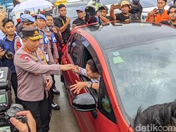 Pantau GT Kalikangkung, Kapolri Sebut Puncak Mudik di Semarang Terjadi Besok