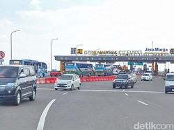 Volume Kendaraan Pemudik di GT Cileunyi Meningkat Hari Ini