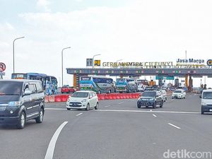 Volume Kendaraan Pemudik di GT Cileunyi Meningkat Hari Ini Volume Kendaraan Pemudik di GT Cileunyi Meningkat Hari Ini