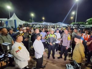 Menhub, Kakorlantas-Dirut JR Pantau Arus Mudik di Ciwandan Tengah Malam