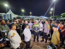 Menhub, Kakorlantas-Dirut JR Pantau Arus Mudik di Ciwandan Tengah Malam