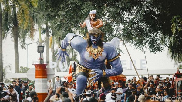 Meriahnya Pawai Ogoh-ogoh di Cinere Depok