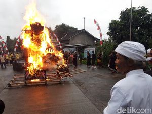 Umat Hindu Boyolali Gelar Mecaru dan Pawai Ogoh-ogoh Sengkuni Sengkolo Umat Hindu Boyolali Gelar Mecaru dan Pawai Ogoh-ogoh Sengkuni Sengkolo
