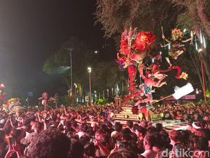 Beragam Komentar Warga hingga Turis Asing Soal Ogoh-ogoh di Denpasar Beragam Komentar Warga hingga Turis Asing Soal Ogoh-ogoh di Denpasar