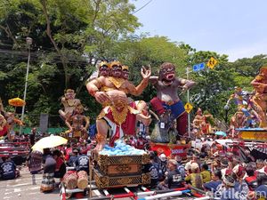 Pawai 51 Ogoh-ogoh Ramaikan Peringatan Nyepi di Blitar Pawai 51 Ogoh-ogoh Ramaikan Peringatan Nyepi di Blitar
