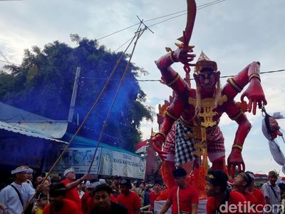 Potret Pawai Ogoh-ogoh di Pura Segara Kenjeran