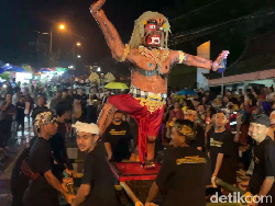 Ogoh-ogoh di Lumajang Dibakar Setelah Diarak Sejauh 4 Km