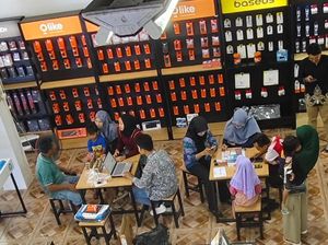 Kala Warga Kalteng Pilih HP Baru untuk Sambut Lebaran