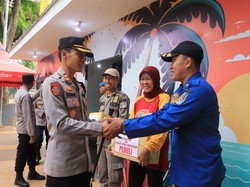 Polres Tuban Sambut Hangat Pemudik yang Mampir di Pos Pelayanan