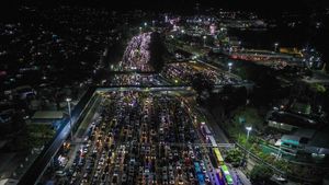 Foto Udara Puncak Arus Mudik di Pelabuhan Merak