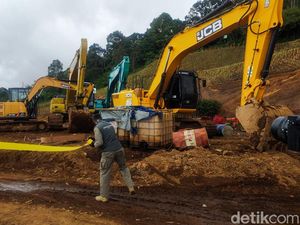 Pembukaan Lahan di Dekat Tangkuban Parahu Disegel Satpol PP Jabar Pembukaan Lahan di Dekat Tangkuban Parahu Disegel Satpol PP Jabar