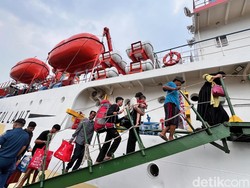 Ribuan Warga Madura di Banyuwangi Mudik ke Sapeken dengan Kapal Laut