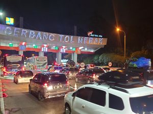 12 Ribu Kendaraan Keluar GT Merak Menuju Pelabuhan Jelang Puncak Arus Mudik 12 Ribu Kendaraan Keluar GT Merak Menuju Pelabuhan Jelang Puncak Arus Mudik