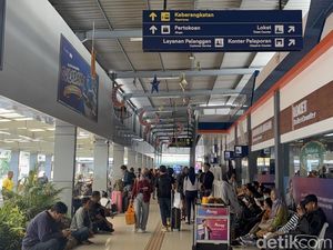 H-3 Lebaran, Ribuan Penumpang Padati Stasiun Surabaya Pasar Turi dan Gubeng H-3 Lebaran, Ribuan Penumpang Padati Stasiun Surabaya Pasar Turi dan Gubeng