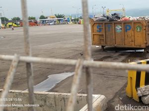Sampah Arus Mudik di Jalur Pelabuhan Gilimanuk Terkumpul 18 Ton Sampah Arus Mudik di Jalur Pelabuhan Gilimanuk Terkumpul 18 Ton