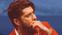 Foto Zayn Malik Tampil Brewokan di Konser, Hampir Nangis Kenang Liam Payne