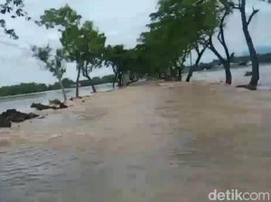 Jelang Lebaran, Banjir Rendam 16 Desa di Ngawi Jelang Lebaran, Banjir Rendam 16 Desa di Ngawi