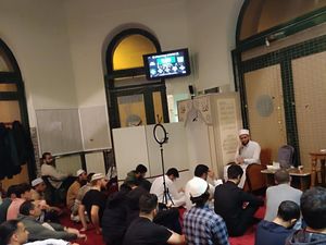 Berburu Malam Lailatul Qadr sebagai Muslim Minoritas di Budapest Berburu Malam Lailatul Qadr sebagai Muslim Minoritas di Budapest